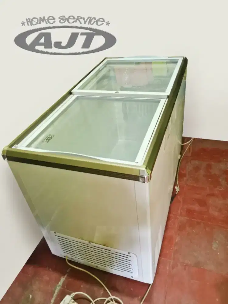 Freezer box case slide