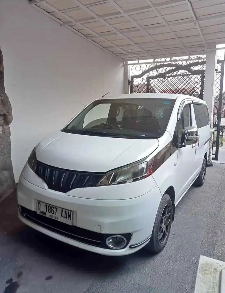 Terawat Siap Pakai Nissan Evalia 1.5 XV Manual Warna Putih Tahun 2013