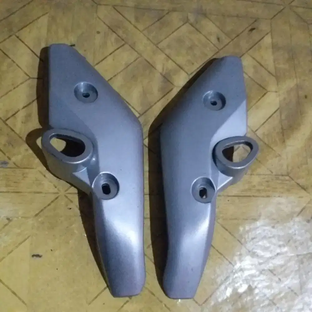 Cover sein lampu depan byson