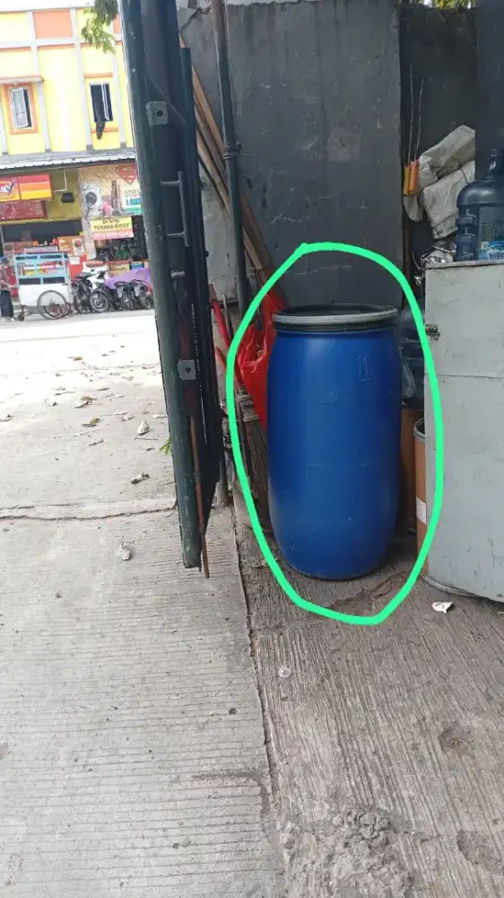 Tong plastik biru bekas uk 150 liter