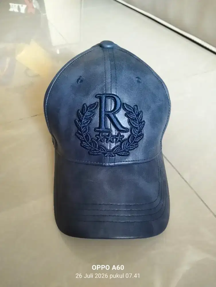 Topi Rucas the crown