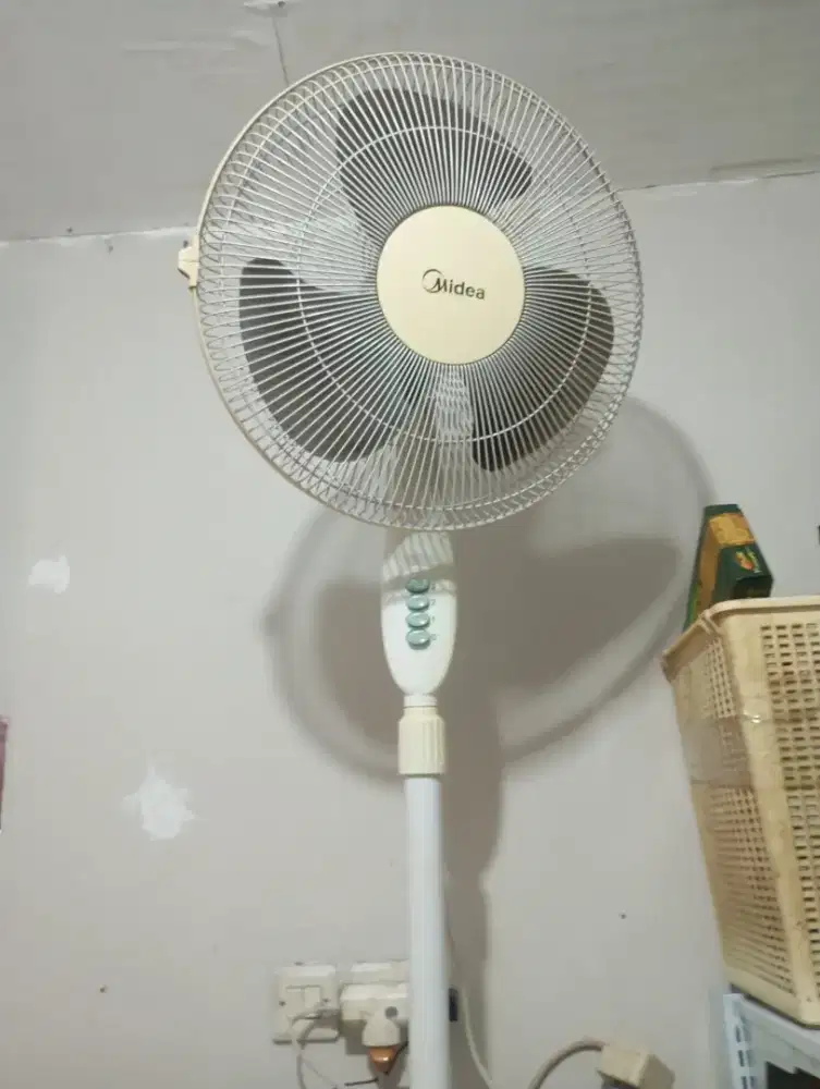 Kipas angin Midea