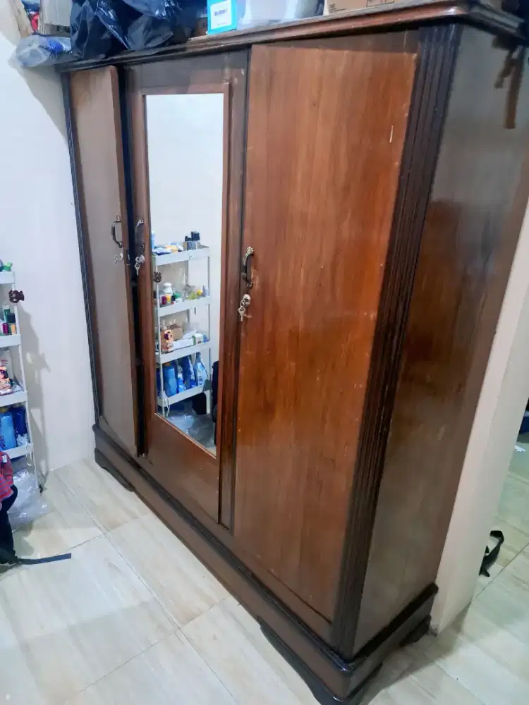 Lemari Pakaian 3 Pintu Kayu Jati
