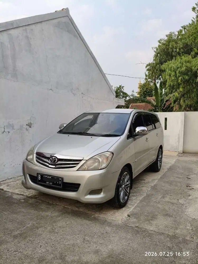 Toyota Kijang Innova 2010 Bensin