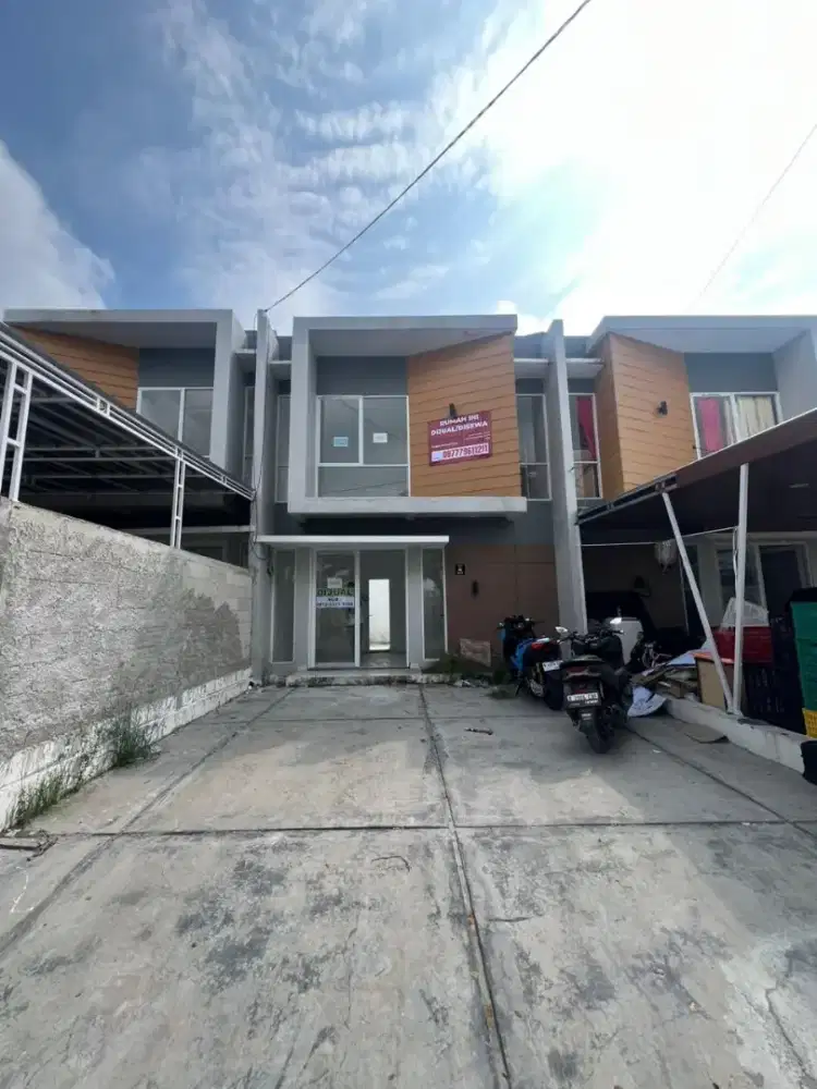 DIJUAL MURAH SEGERA. RUMAH/SHOPHOUSE JALAN BOULEVARD DEPAN CLUB HOUSE