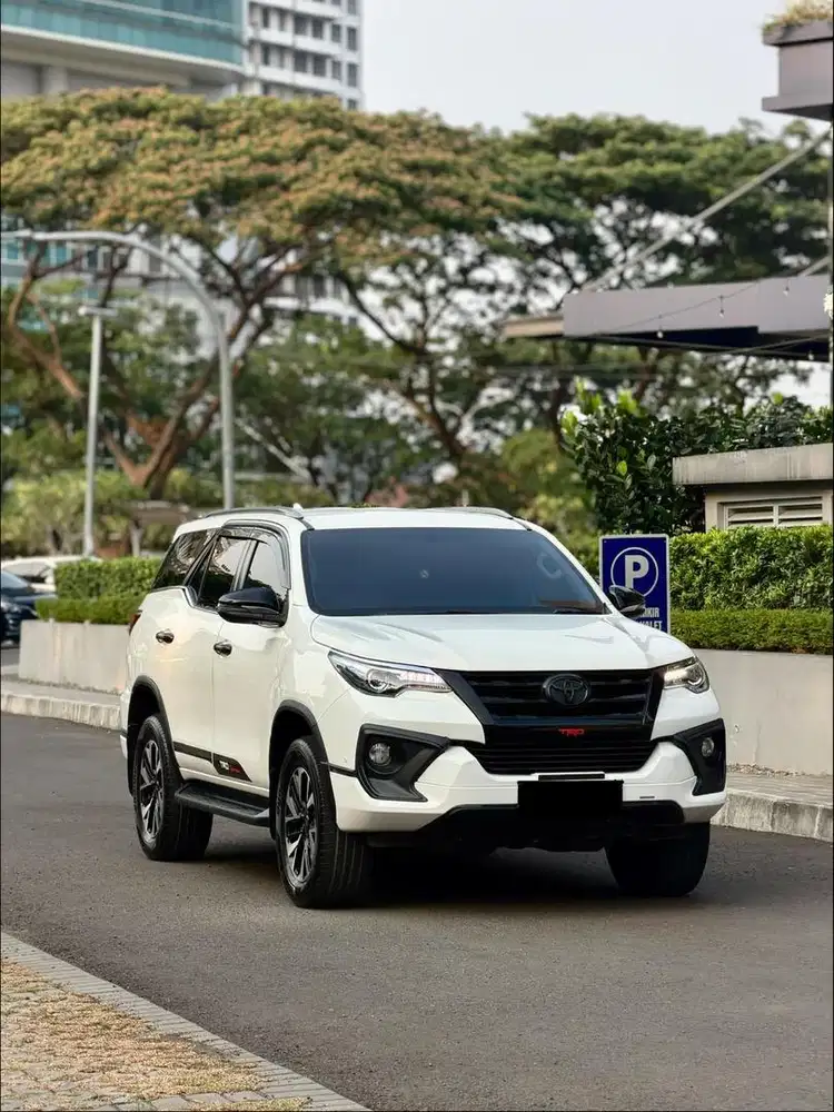 Toyota Fortuner Solar AT TRD 2018 white km 100rb original
