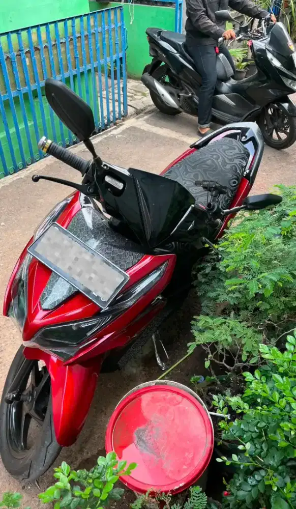 VARIO KZR 2013 merah