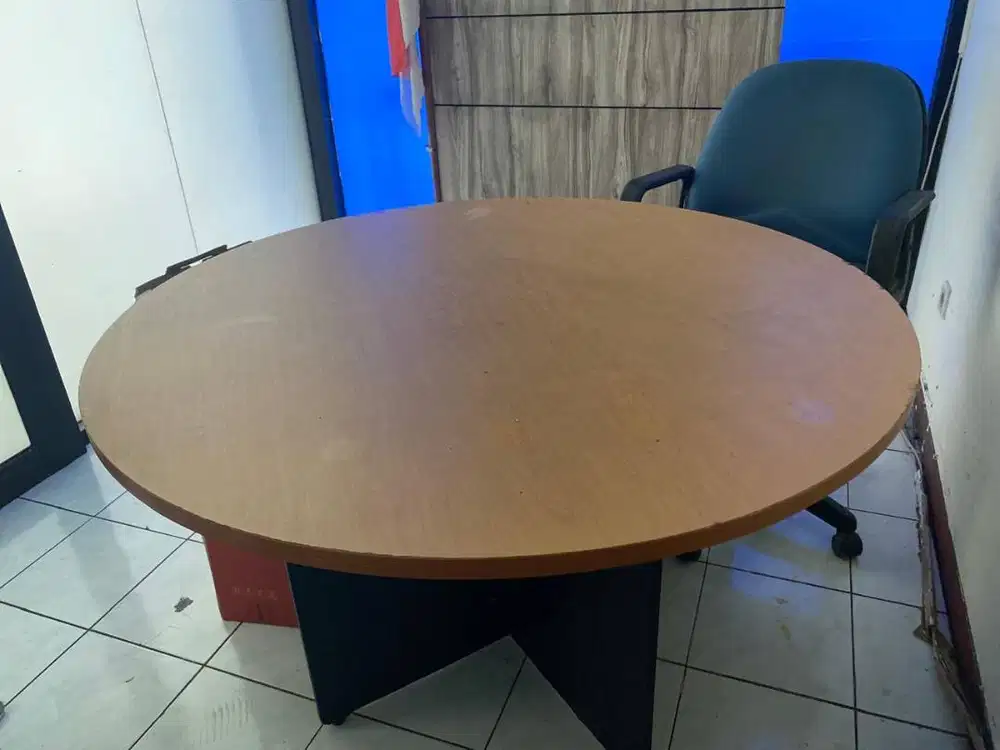 Meja Rapat Bundar 120 cm + Kursi Kantor Putar Bekas - Kondisi Baik