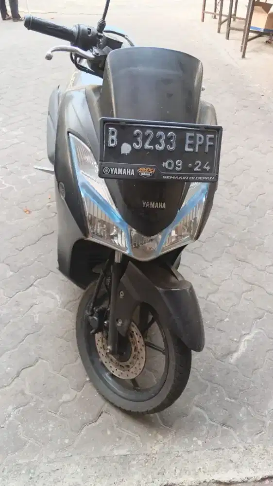 Yamaha Lexi Hitam