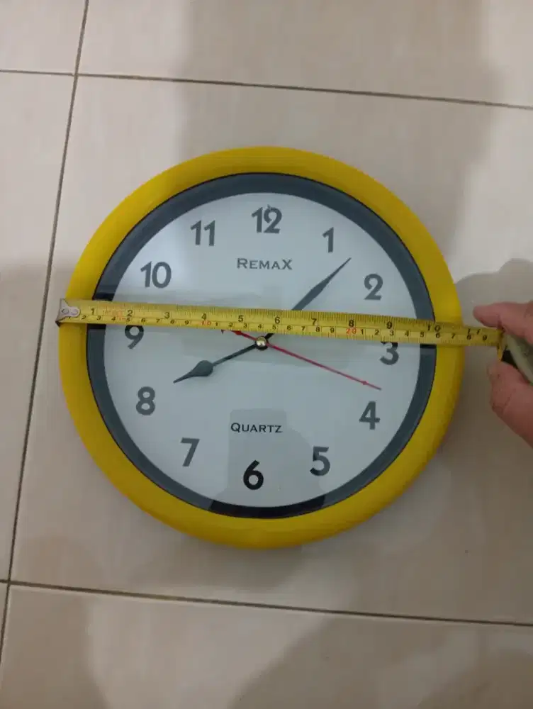 Di jual jam dinding bekas