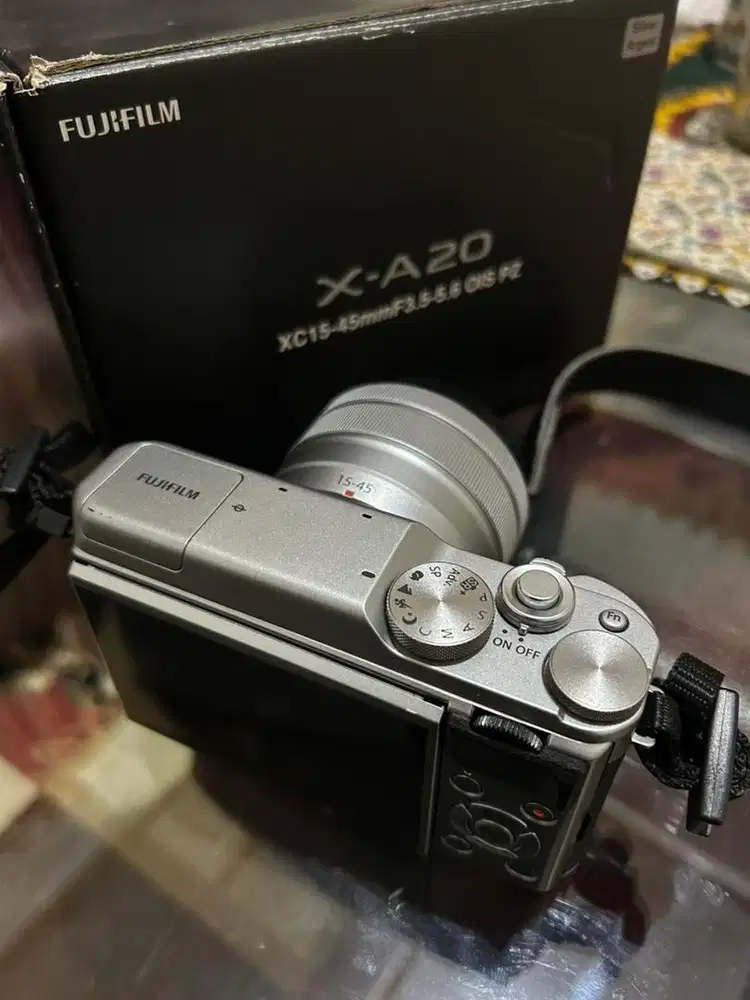 Dijual Fujifilm X-A20 Kamera Mirrorless dengan Lensa XC15-45mm