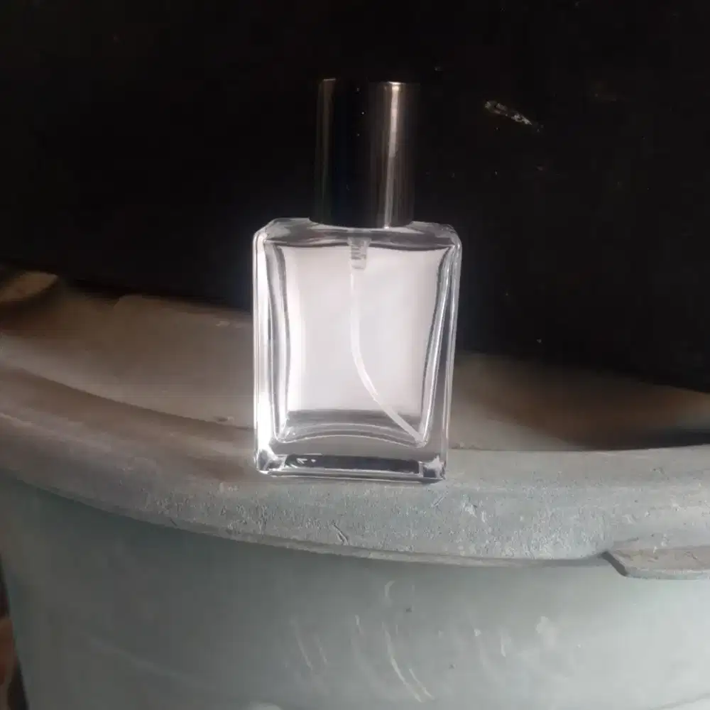 Botol bekas parfum kosongan