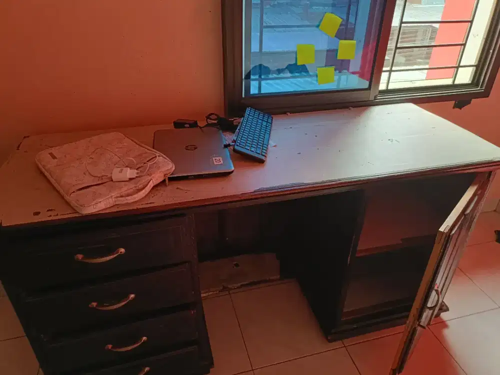 Meja Kantor/Belajar