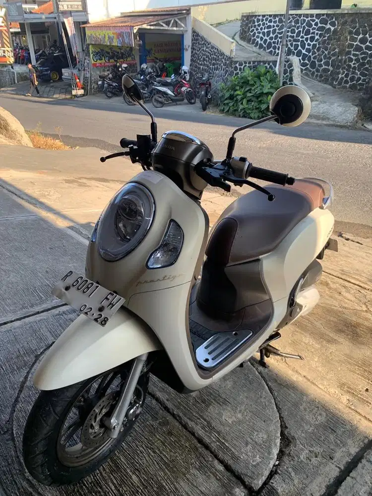 scoopy 2023 putih favorit