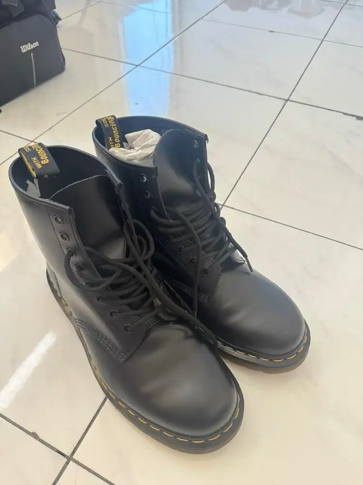 Dijual sepatu original uk : 42 doc marten seri 1460
