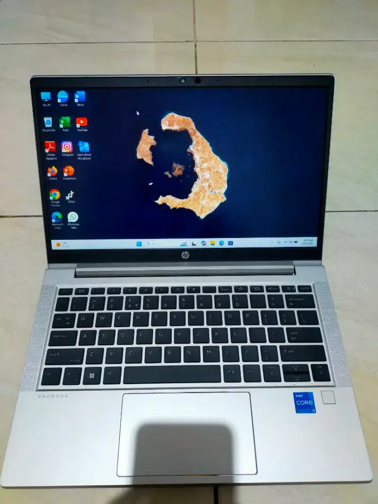 Dijual laptop HP silver Mulus ram 16GB DDR4 KEYBOARD NAYALA Fingerprin
