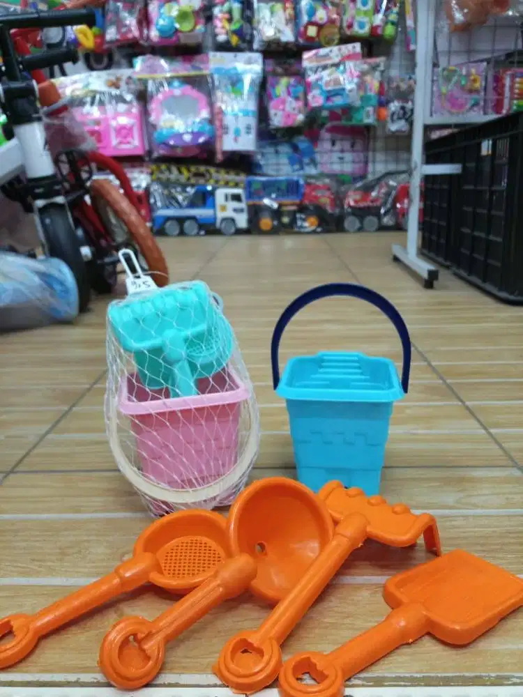 mainan anak ember cetakan pasir