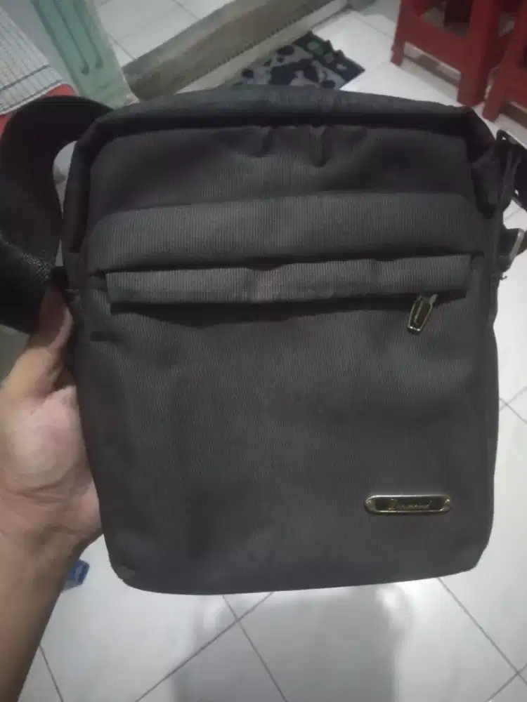 Tas selempang pria classic diamond