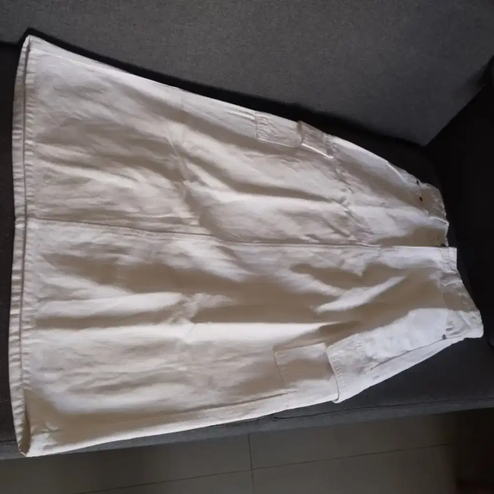 rok kargo wanita warna putih tulang