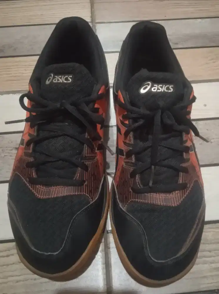 Sepatu asics size 42