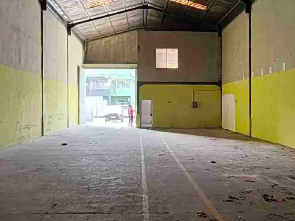 Gudang dekat Tol Bitung