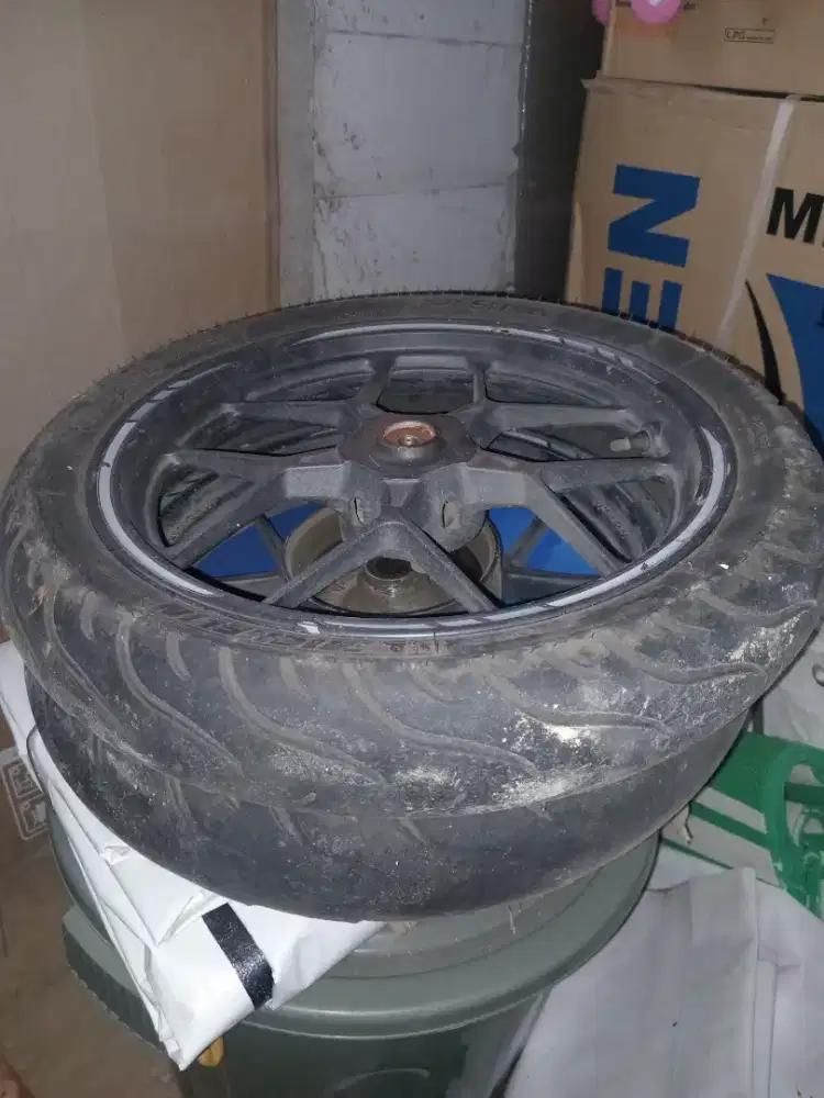 jual velek bekas ada ban