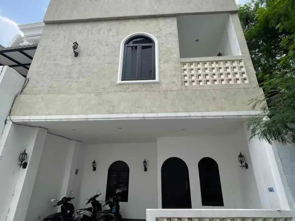 DIJUAL – Rumah 3 Lantai Semi Furnished Posisi Pojok di Kaberaz Residence, Jagakarsa, Jaksel