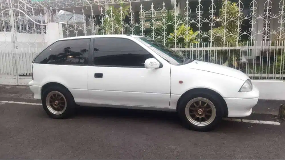 Suzuki Swift 2 pintu (1993)