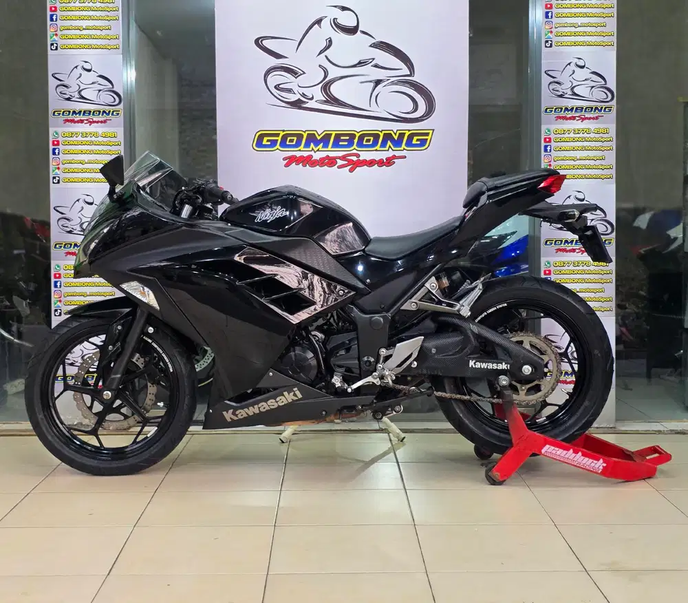 NINJA 250 2013 KM 900 perak