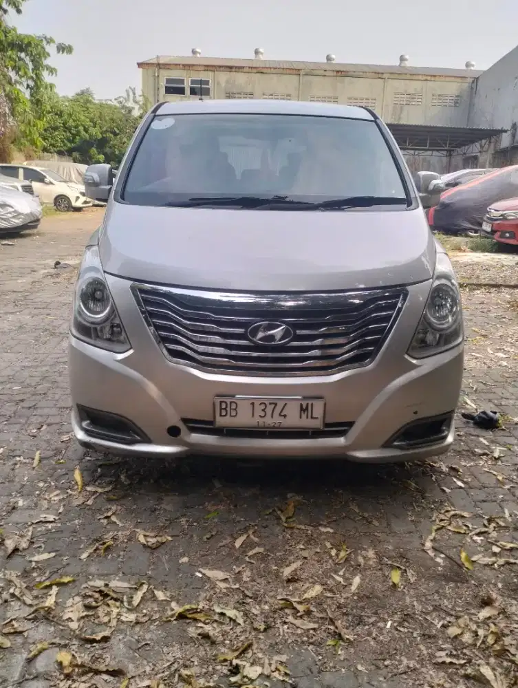 Hyundai H1 2.4 bensin 2014 jakarta barat