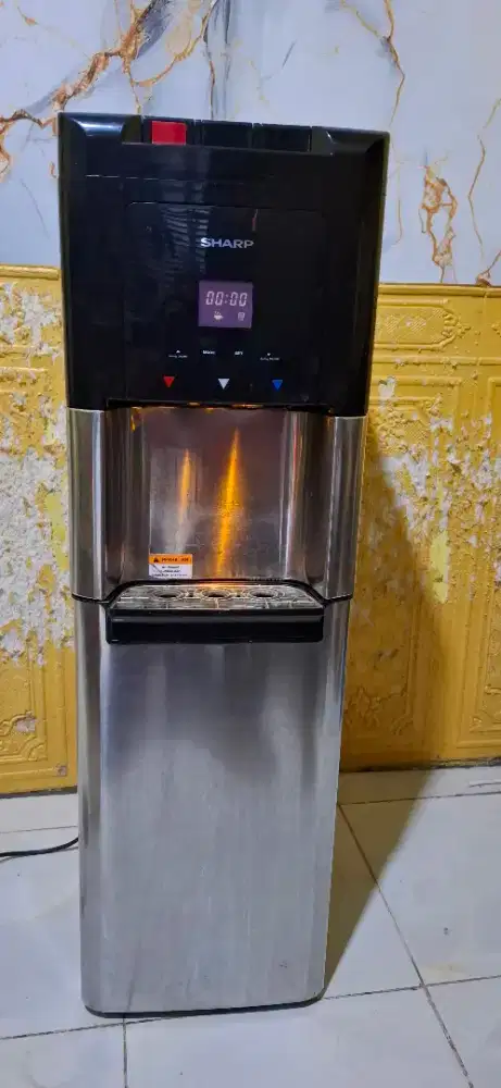 Dispenser sharp digital galon bawah masih normal bagus