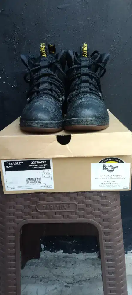 Sepatu Dr. Martens