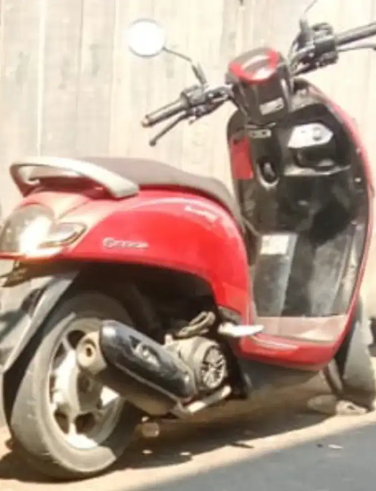 Motor scopy merah