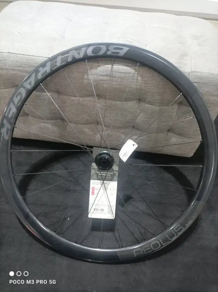 Wheelset belakang bontrager aeolus rsl 37 TLR disc