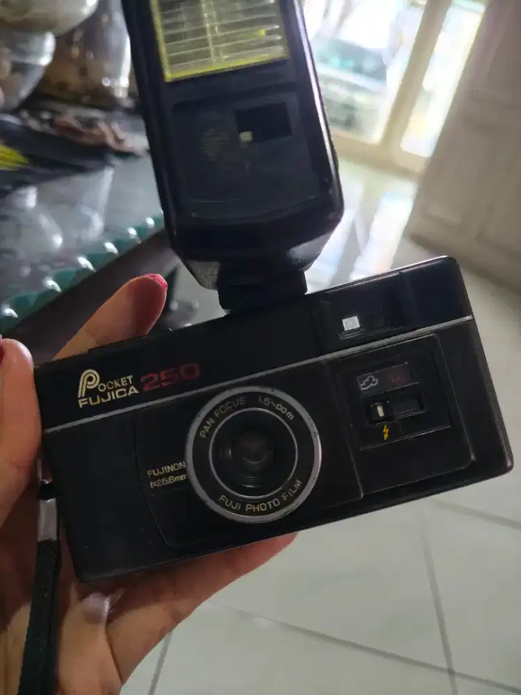 Pocket Fujica 250 Vintage Camera Made in Japan  Kamera Analog 110