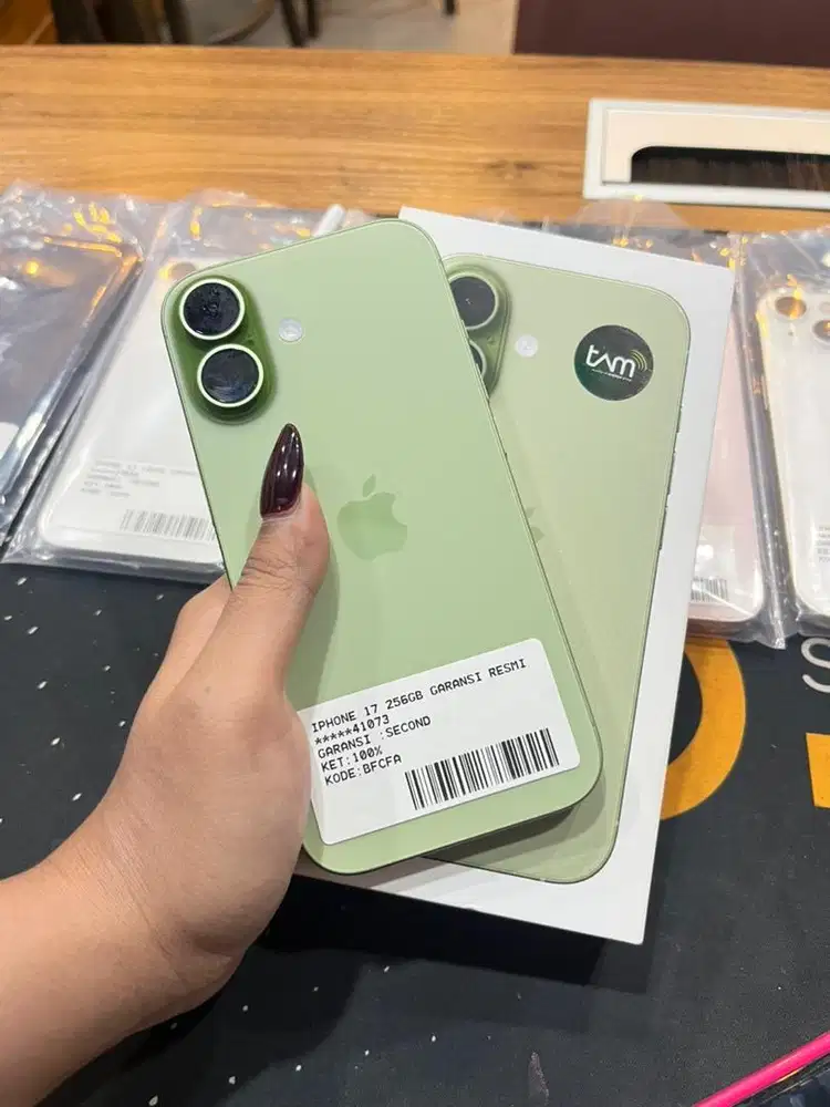 iPhone 17 256GB Sage green like new