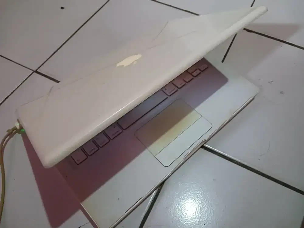 Macbook white 5,2 2009