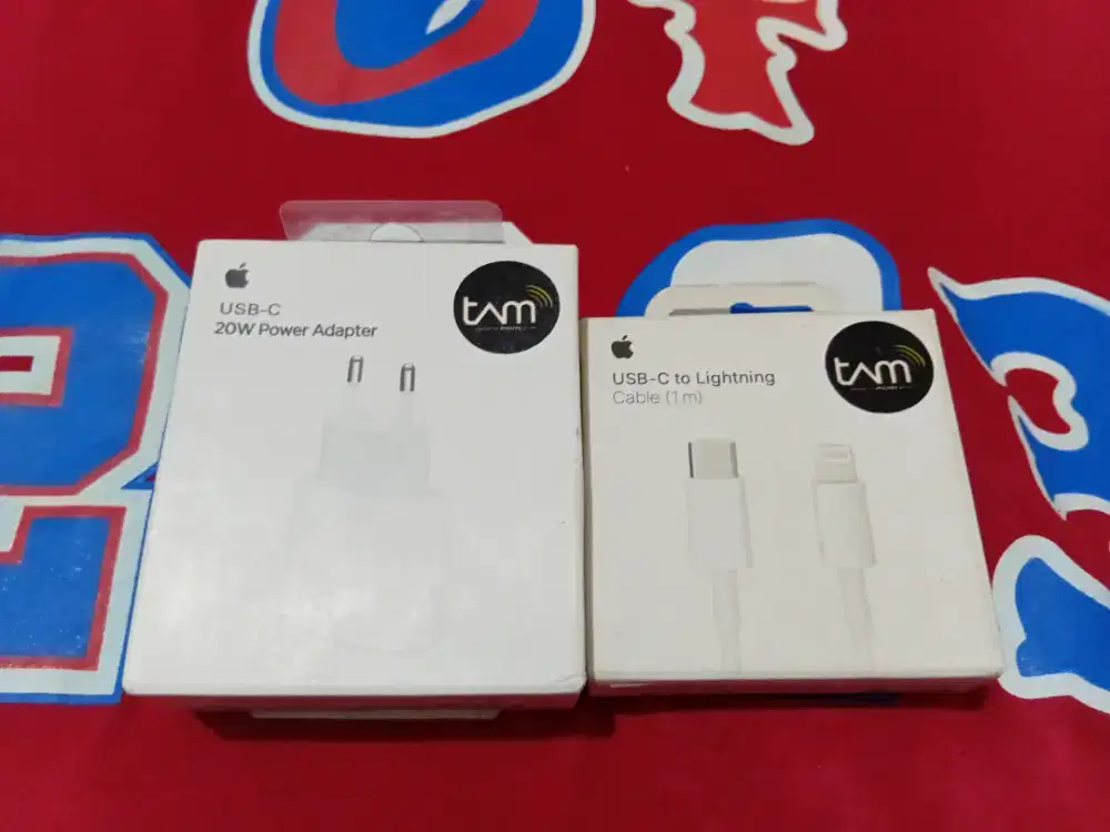 Adaptor Tam iphone 20watt Tipe C+Kabel Data Tipe C To Lighting(New)