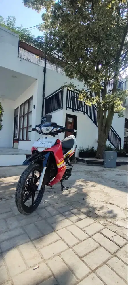 Dua tak semakin diburu, satria Hiu 2004 super top restorasi baru siap