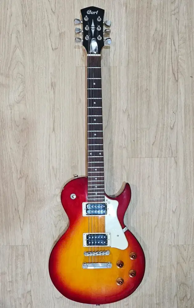 Electeic Guitar Cort CR100 ala2 Gibson