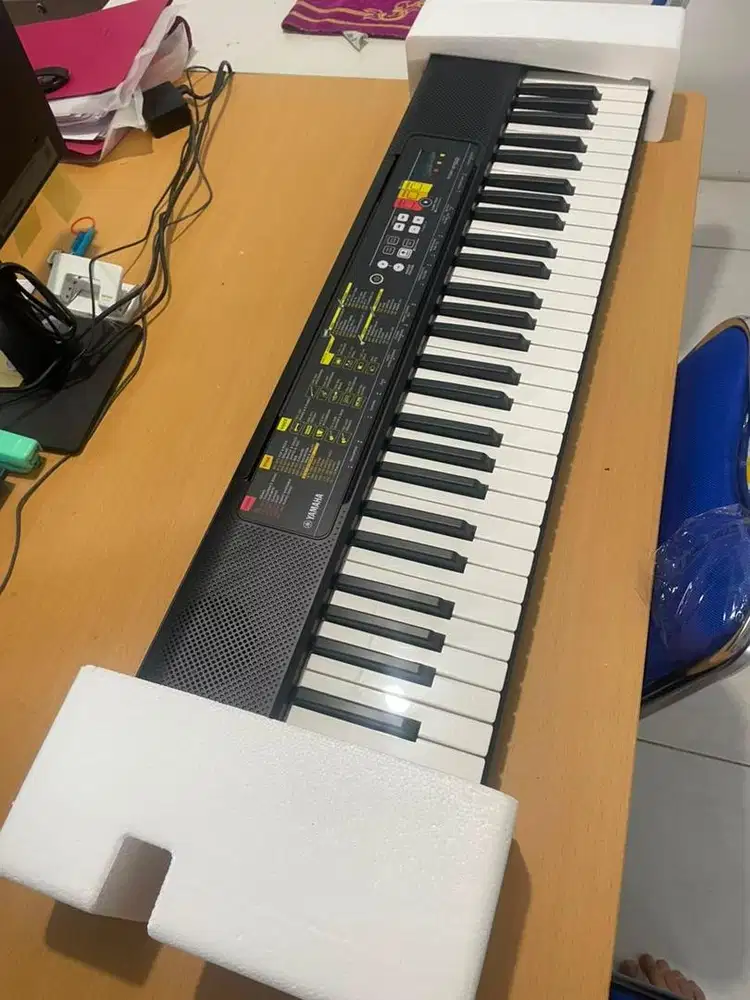 Keyboard Yamaha PSR- F52
