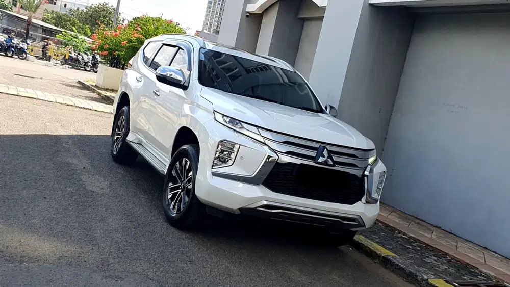 Km 26 ribu mitsubishi pajero sport dakar 2023 pakai 2024 putih sunroof