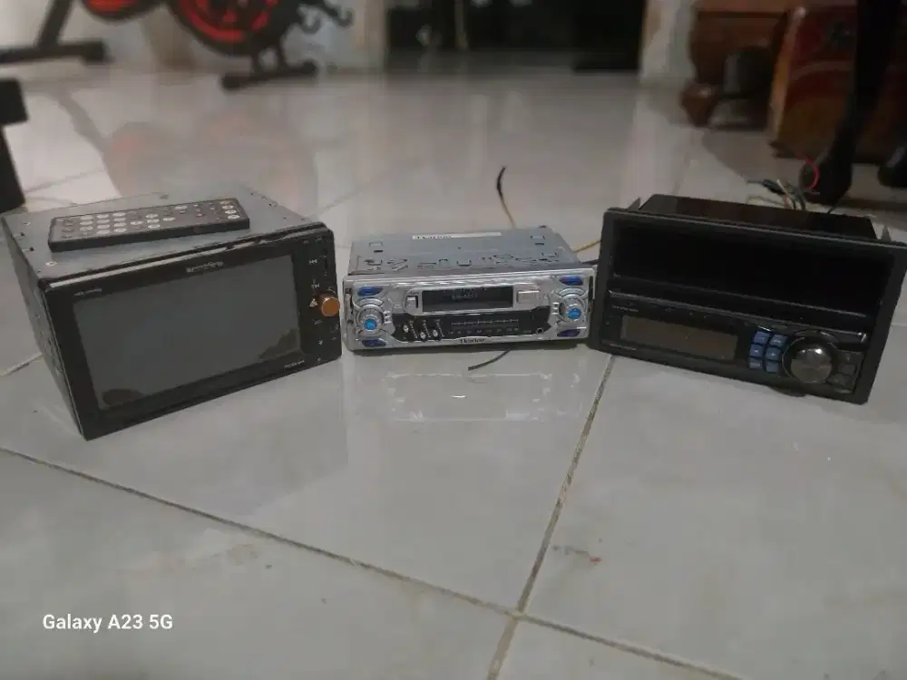 Radio, tape mobil dan speaker