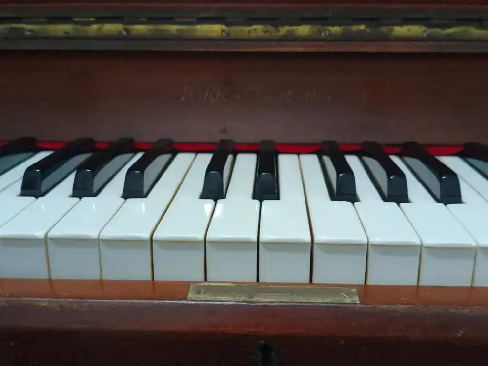 Piano bekas merk barrat & robinson