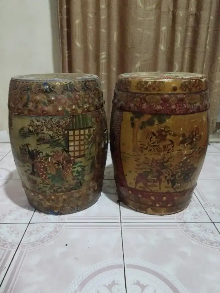 Keramik duduk motif bentuk bulat sepasang (nego tipis)