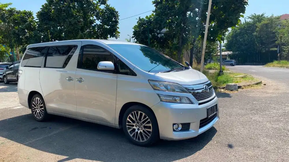 Toyota Vellfire 2013