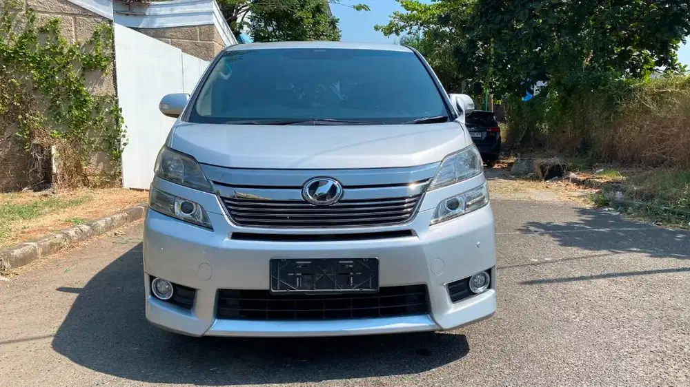 Toyota Vellfire 2013