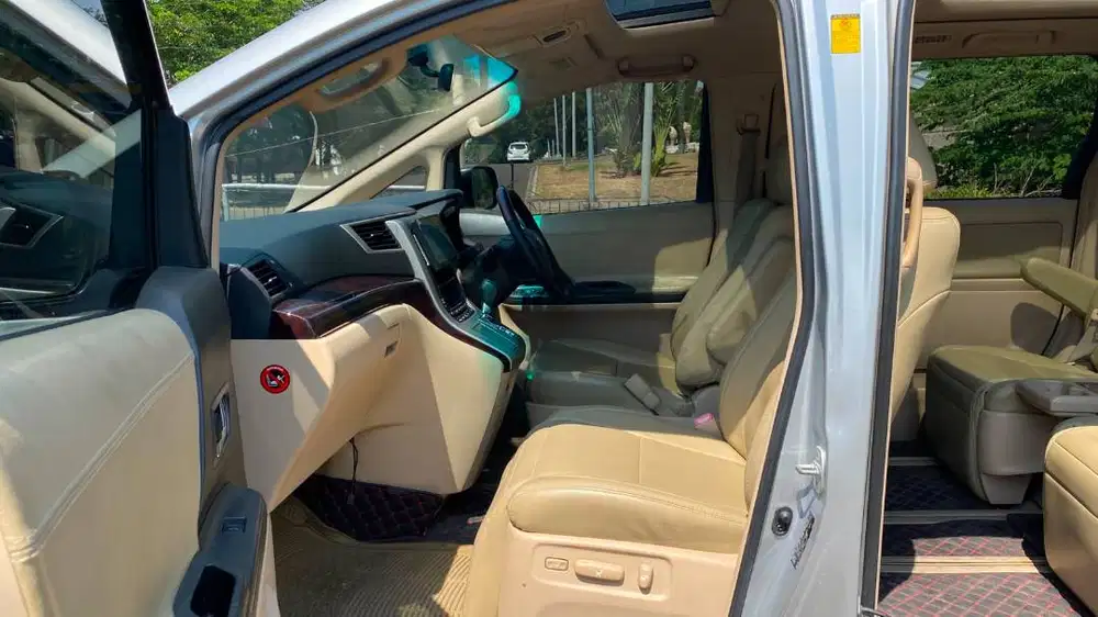 Toyota Vellfire 2013