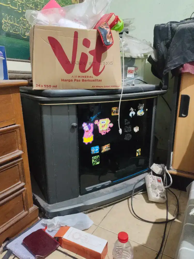 meja tv , ada kaca, atas bisa putar, rak dalam 2