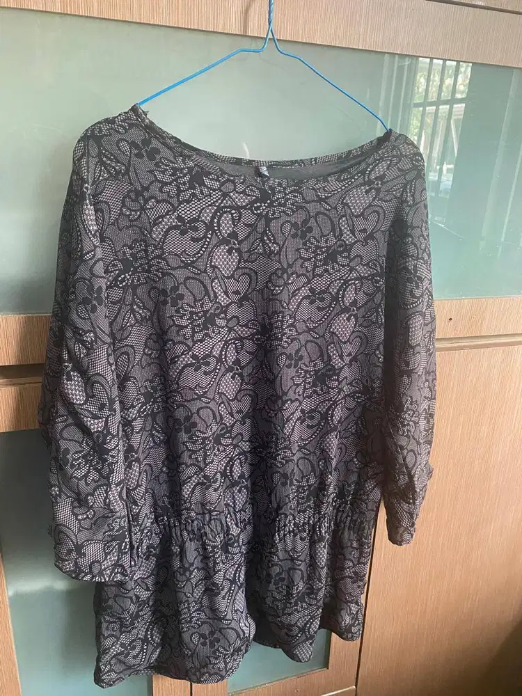 BLOUSE HYPNOSIS – ABU ABU - SIZE S – PRELOVED LIKE NEW